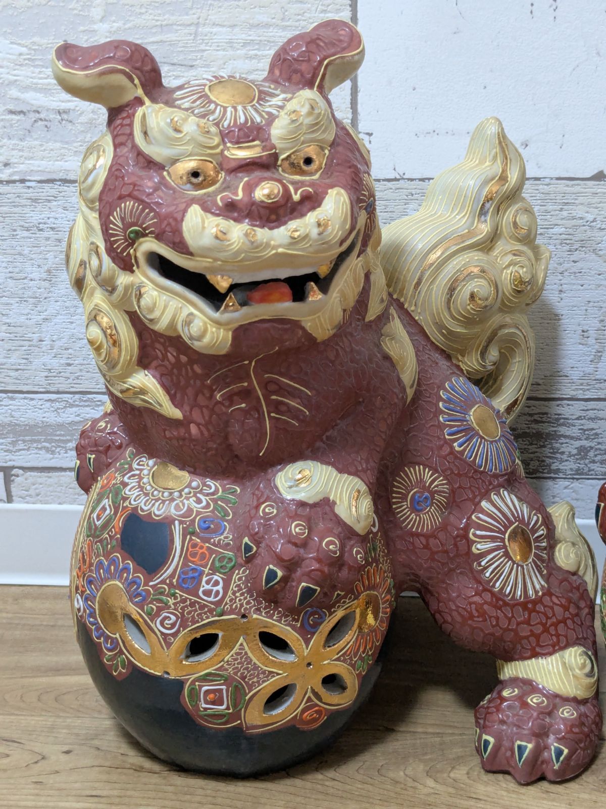 九谷焼 大吉 陶器 工芸品 シーサー 玉乗り獅子 狛犬 開運 縁起物 魔除け 九谷焼 玉乗り獅子 赤 金彩 鶴 陶器 陶芸 置物 縁起物 魔除け