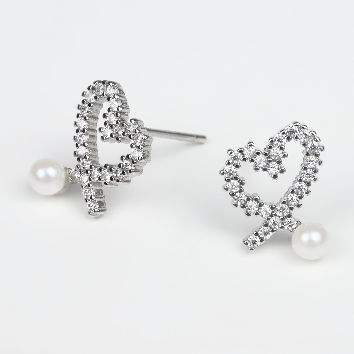 プレゼントギフト 【 あこや真珠のピアス 】ミニクリアハート ピアス