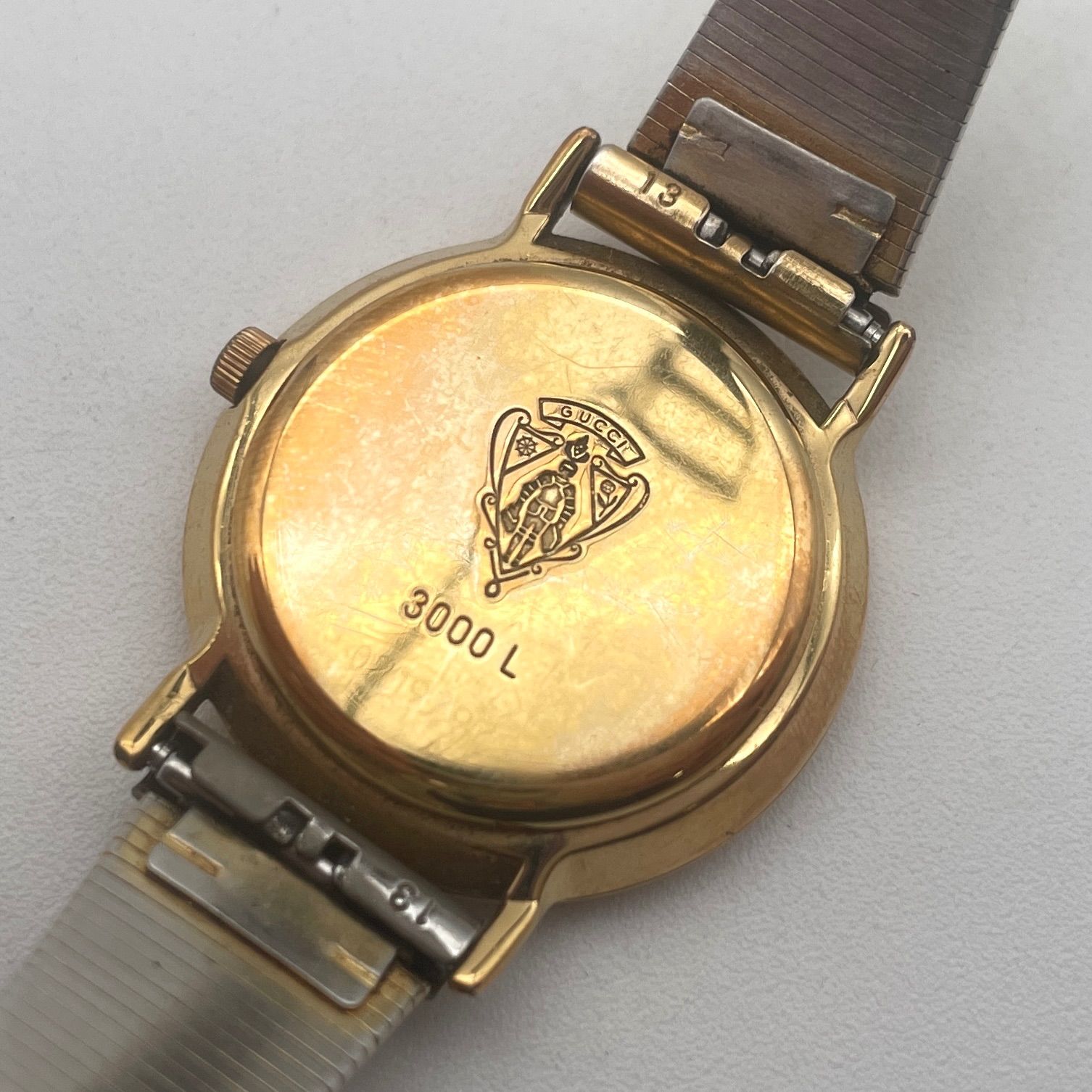 GUCCI　レディース　腕時計　不動品 GUCCI グッチ 腕時計 黒文字盤 レディース 社外ベルト 不動