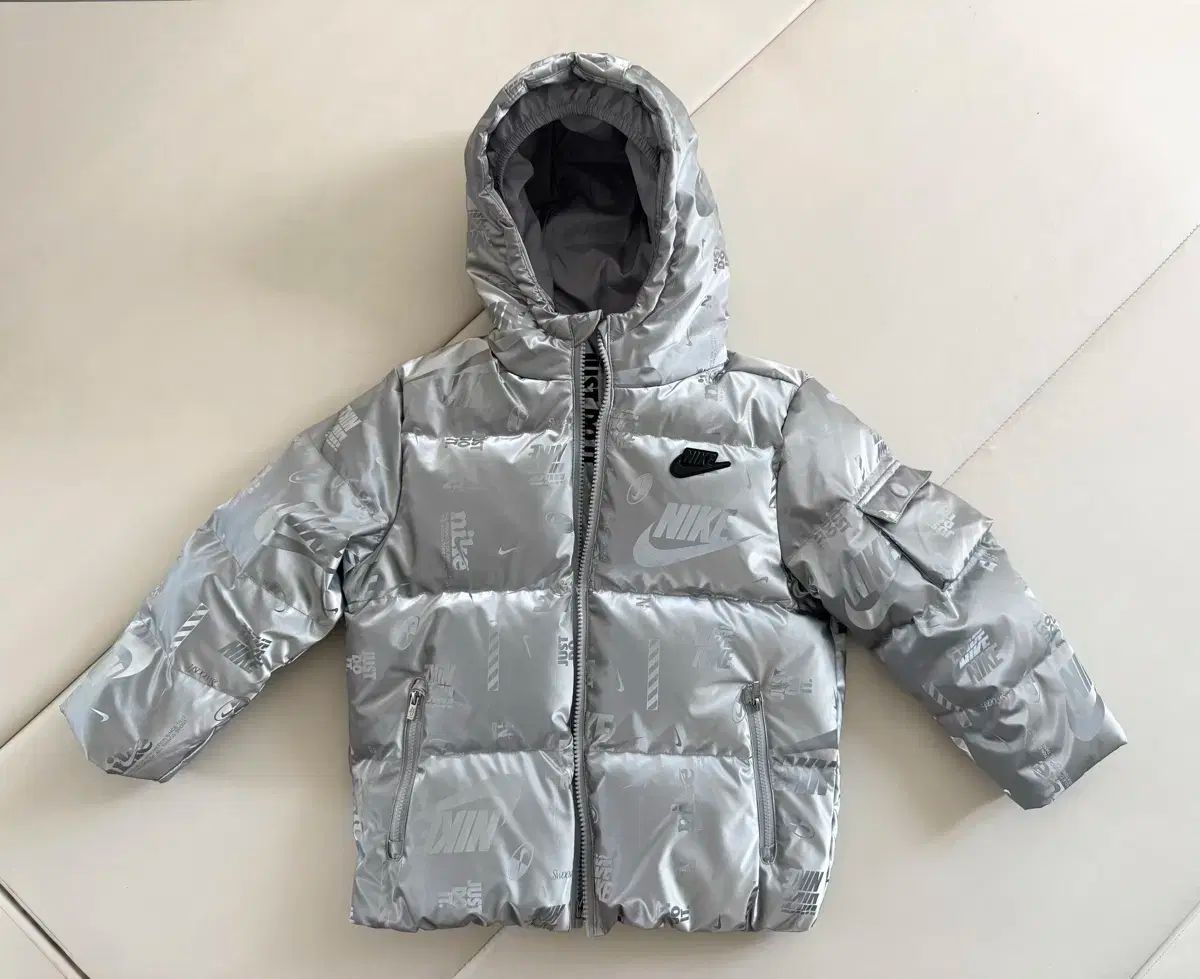 ナイキキッズ シルバーダックダウン 120