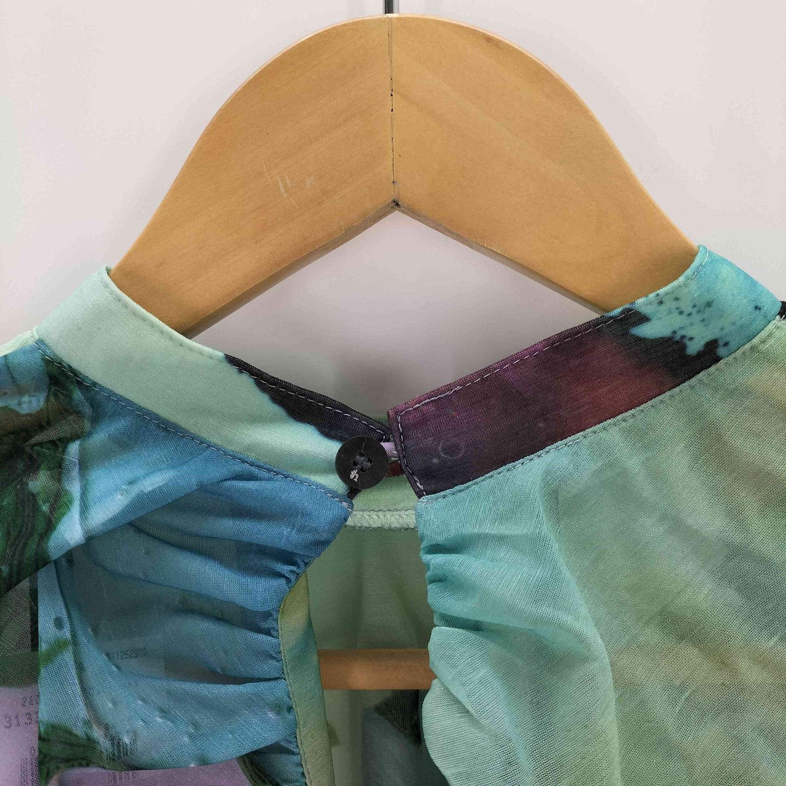 ブラウス シャツ 「TARO HORIUCHI/タロウホリウチ」Gathered Sleeve Print Turtleneck/ギャザースリーブドッ TARO HORIUCHI/タロウホリウチ】《STUDIOUS別注》ハンカチーフ