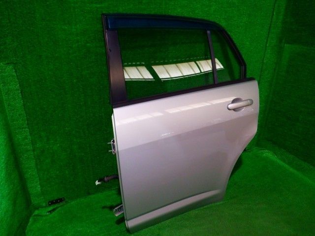 SC11 ティーダラティオ R左ドア 147955