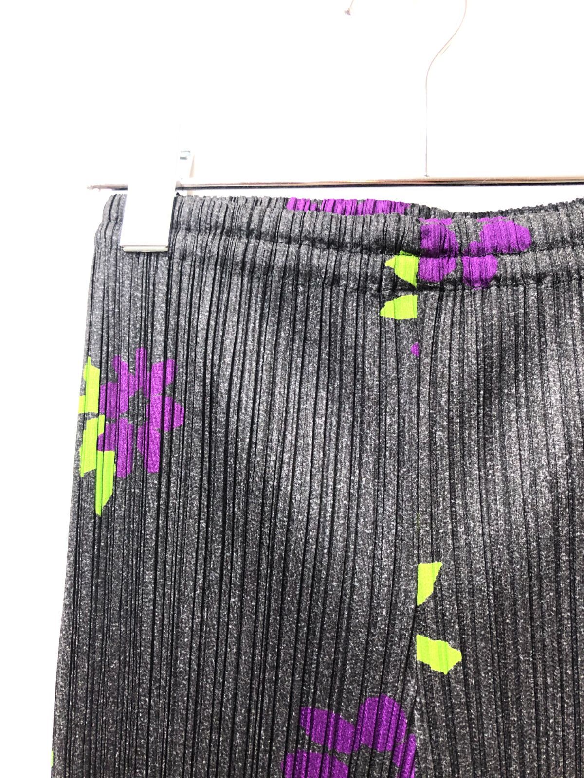 PLEATS PLEASE プリーツプリーズ 総柄 パンツ サイズ4 PLEATS PLEASE ISSEY MIYAKE（カジュアルパンツ）のフリマ
