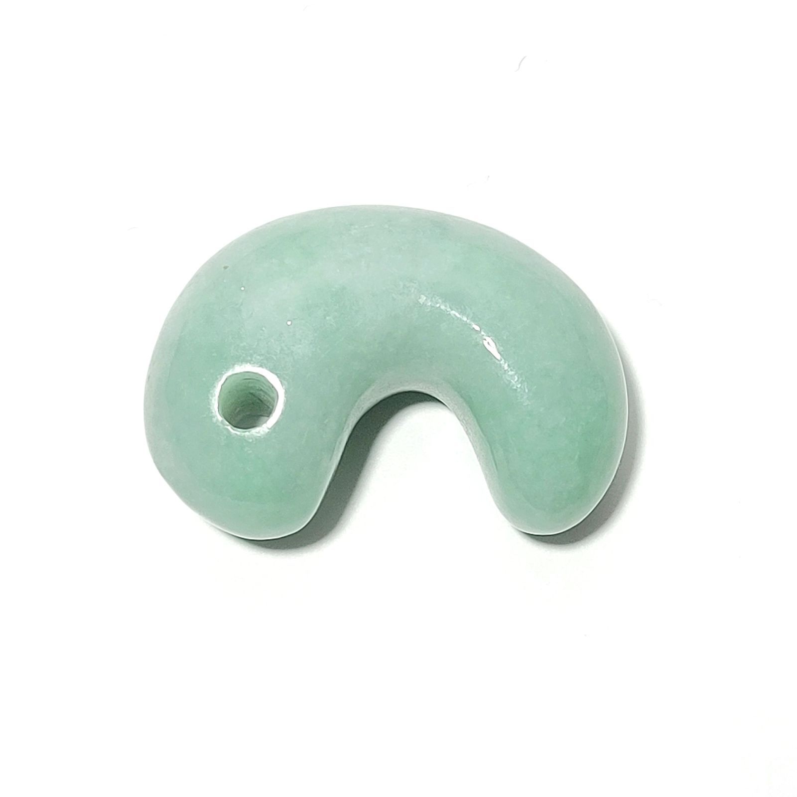 翡翠　勾玉 楽天市場】糸魚川翡翠勾玉 M10036 和工房 作 27mm*18.8mm*11mm