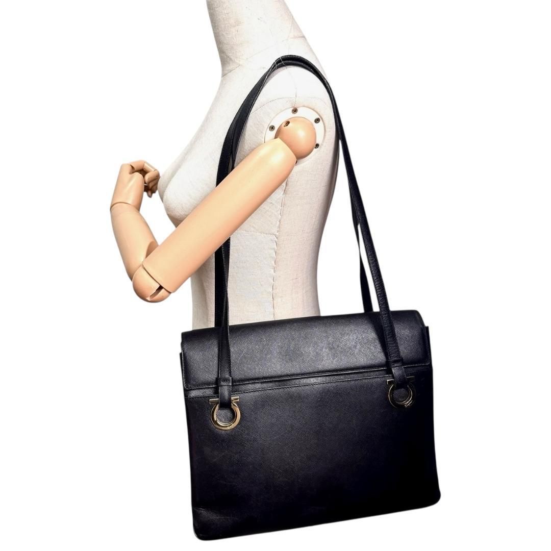 Salvatore Ferragamo サルヴァトーレフェラガモ ショルダーバッグ ガンチーニ ブラック 肩掛け レザー ♯1710