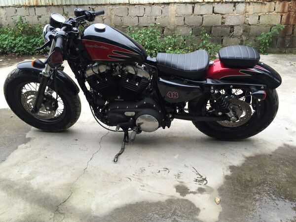 ハーレー　ソロシート 2010年式 スポーツスター XL883R ハーレー スポーツスター 横タックロール ソロシート 2010年以降 XL