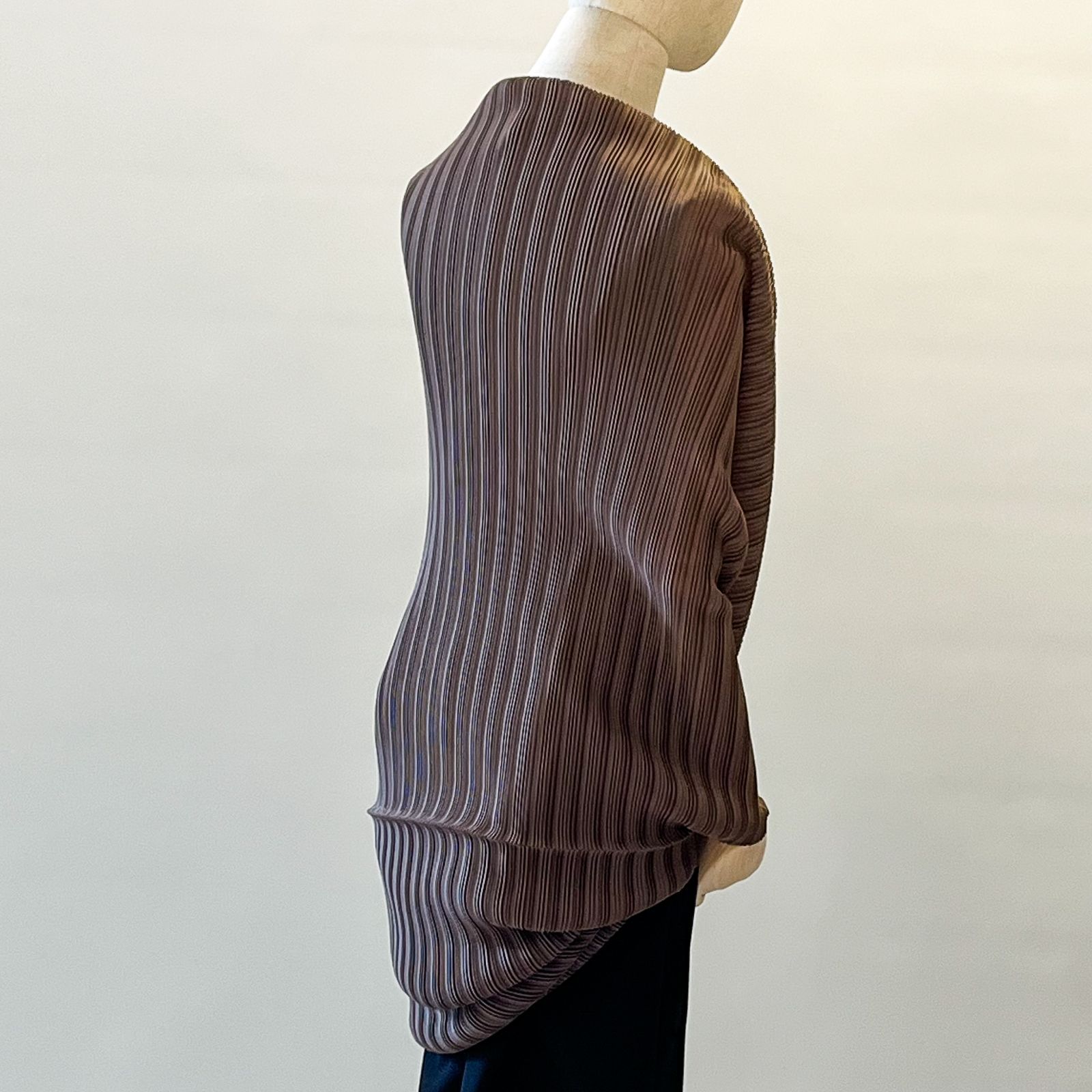 美品　PLEATS PLEASE イッセイミヤケ　ボレロ　羽織り　カーデガン 美品PLEATS PLEASE イッセイミヤケボレロ羽織りカーデガン