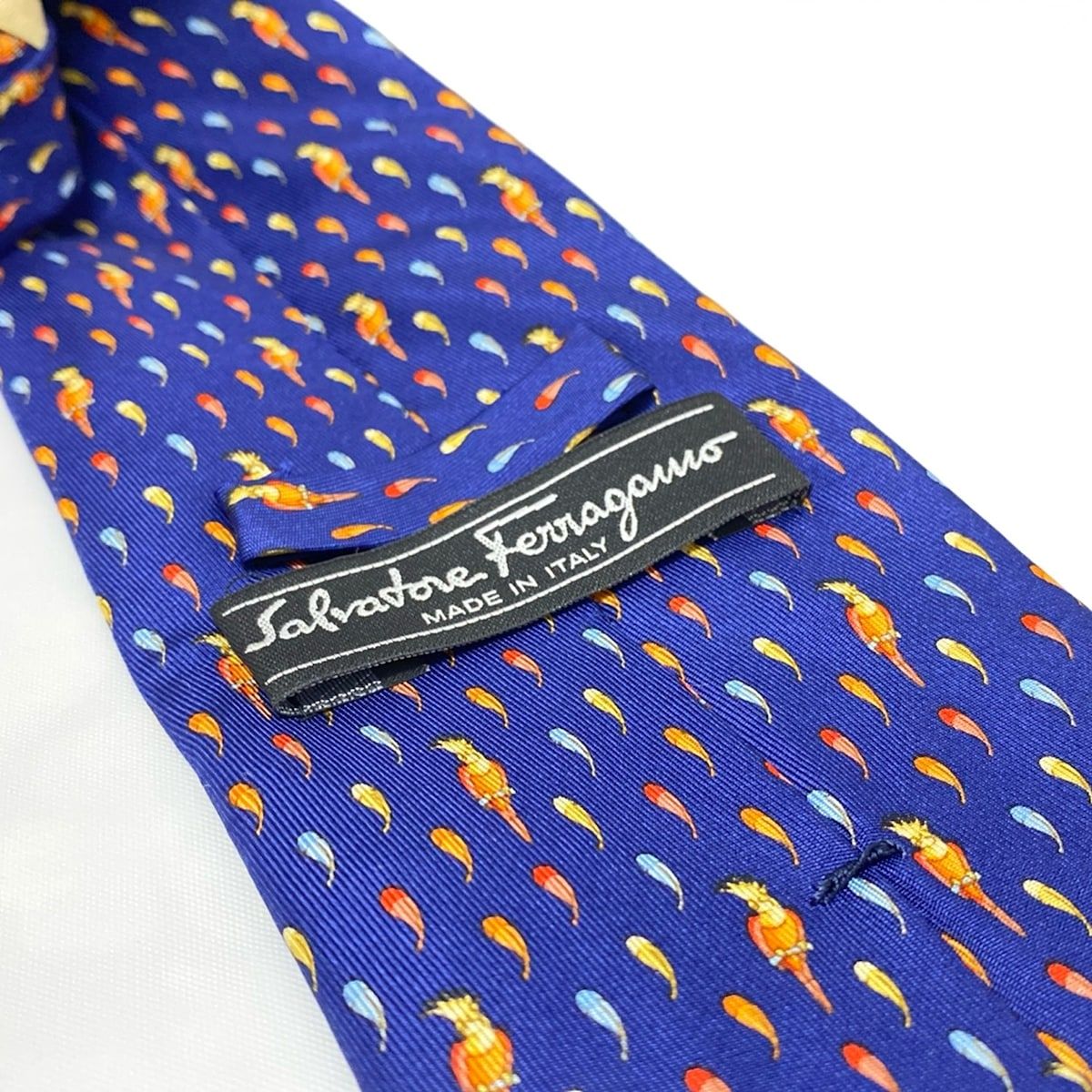 未使用　サルバトーレフェラガモ　ネクタイ　紺　ストライプ Salvatore Ferragamo(サルヴァトーレフェラガモ)紺カラフルゾウ