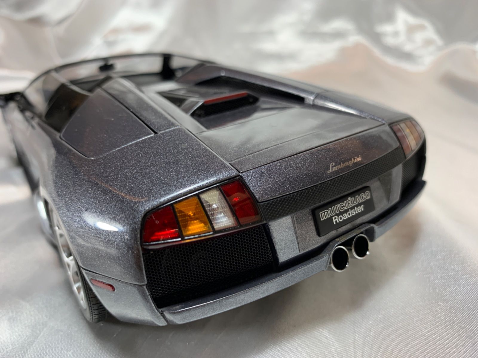 ランボルギーニ・ムルシエラゴ 1/18 ミニカー オートアート 1/18 ランボルギーニ ムルシエラゴ LP640