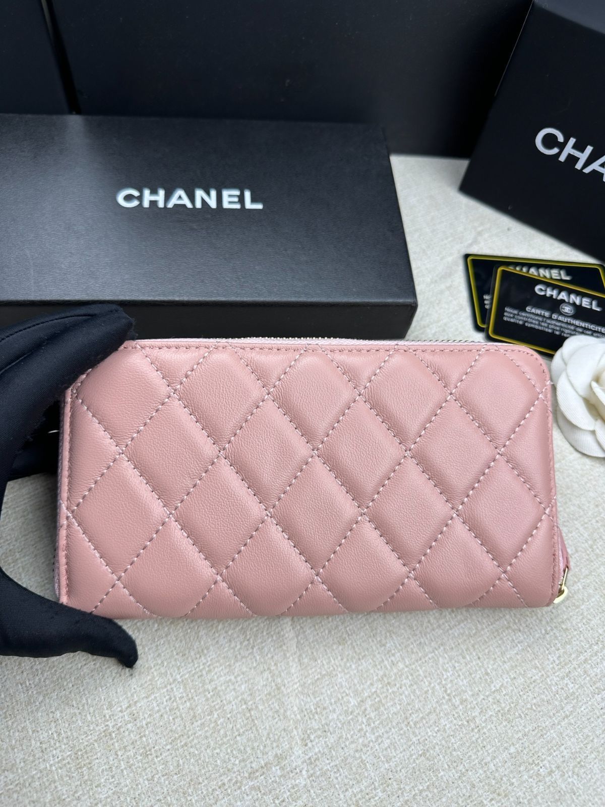 CHANEL コンパクトウォレットラムスキンピンク19番台財布 スモール フラップ ウォレット - ラムスキン、ピンク