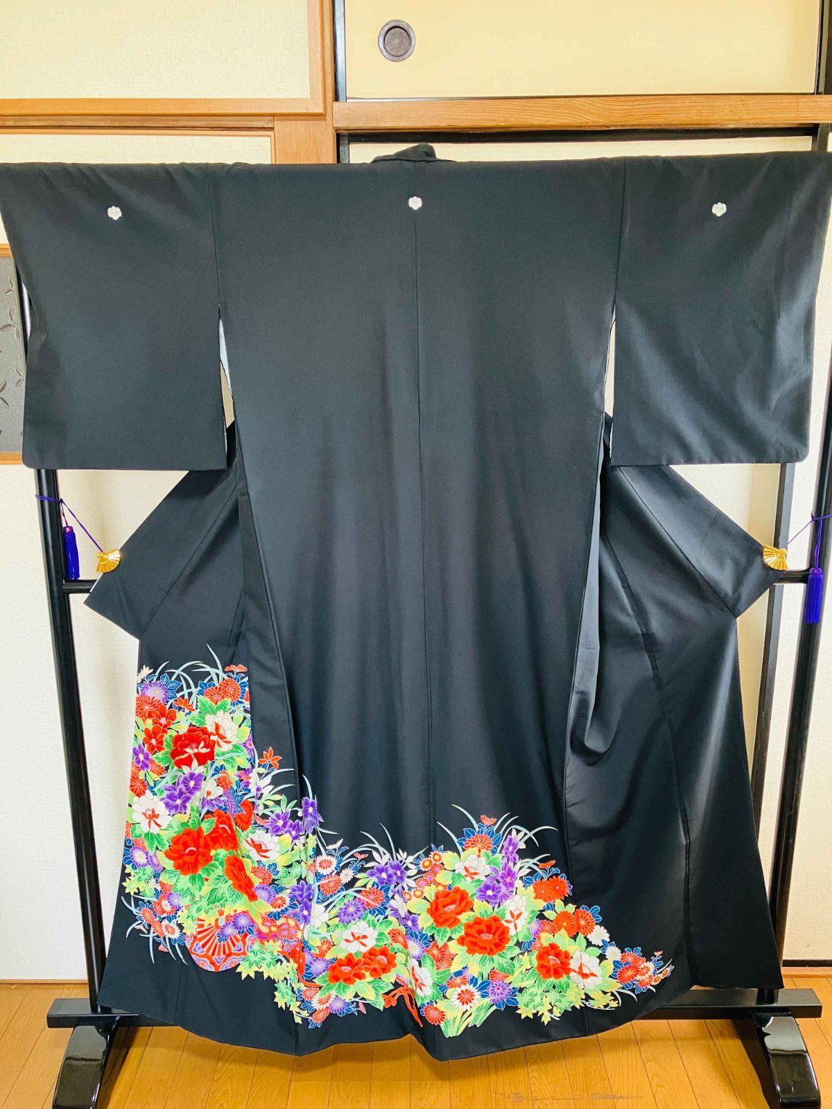 黒留袖風 着物 黒留袖 正絹 / 黒色系 ブラック系 / 草花文 菊 身丈約155.5
