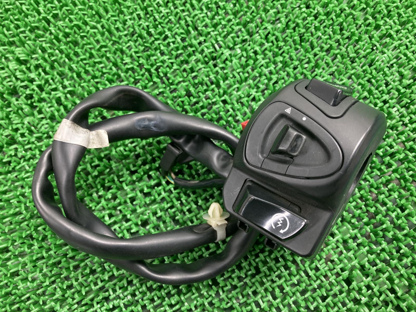 PCX125 ハンドルスイッチ 右 ホンダ 純正 中古 バイク 部品 JF56 コンディション良好 割れ欠け無し 品薄 希少品 車検 Genuine