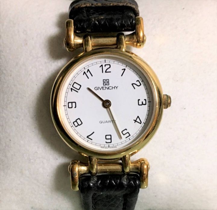 高額売筋】 ジバンシー レディース クォーツ スイス製 美品 時計 