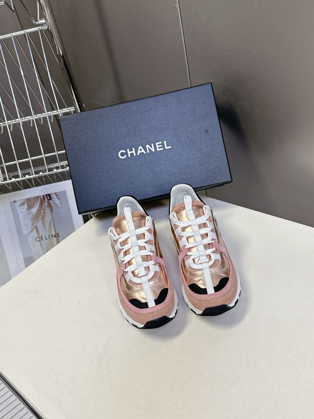 【25A★カジュアルの中に高級感】CHANEL スニーカー 25A☆カジュアルの中に高級感】CHANEL スニーカー