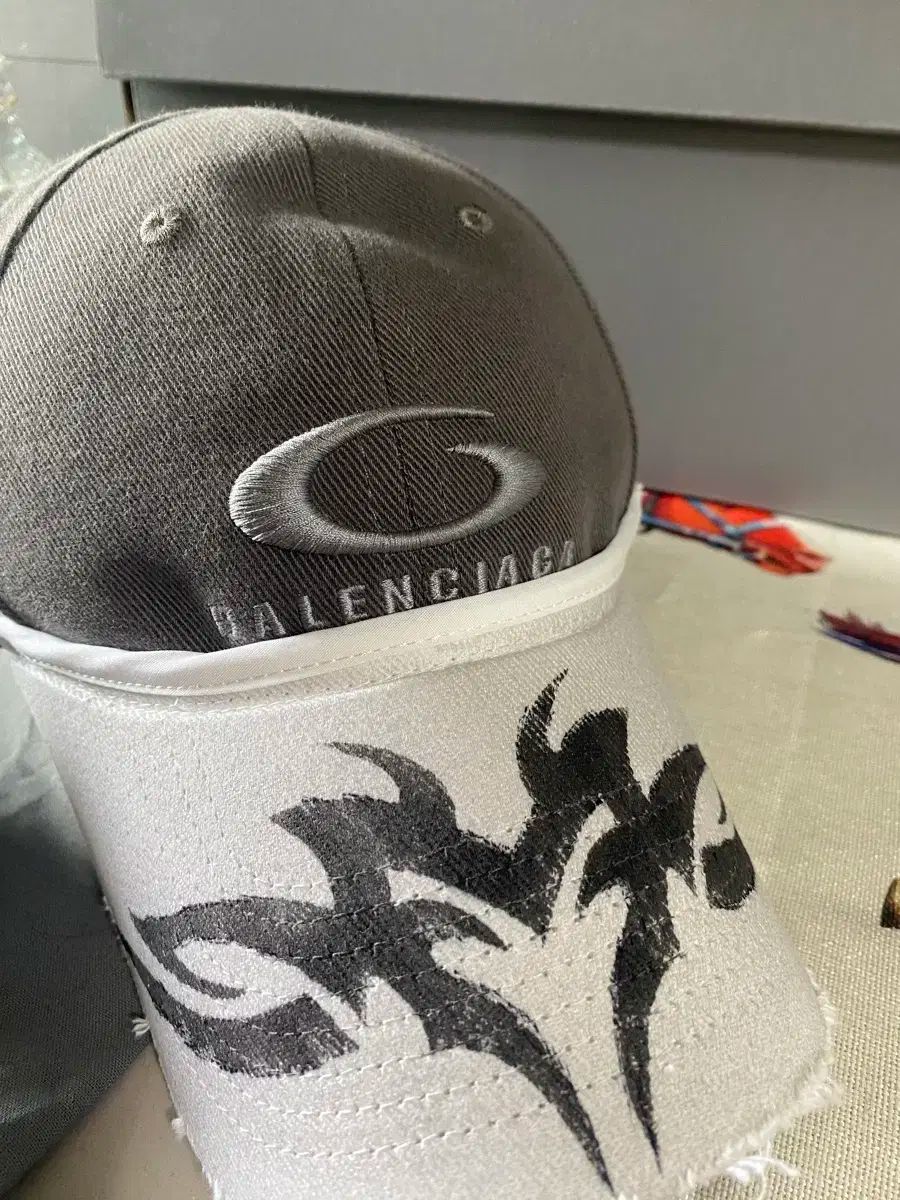 BALENCIAGA