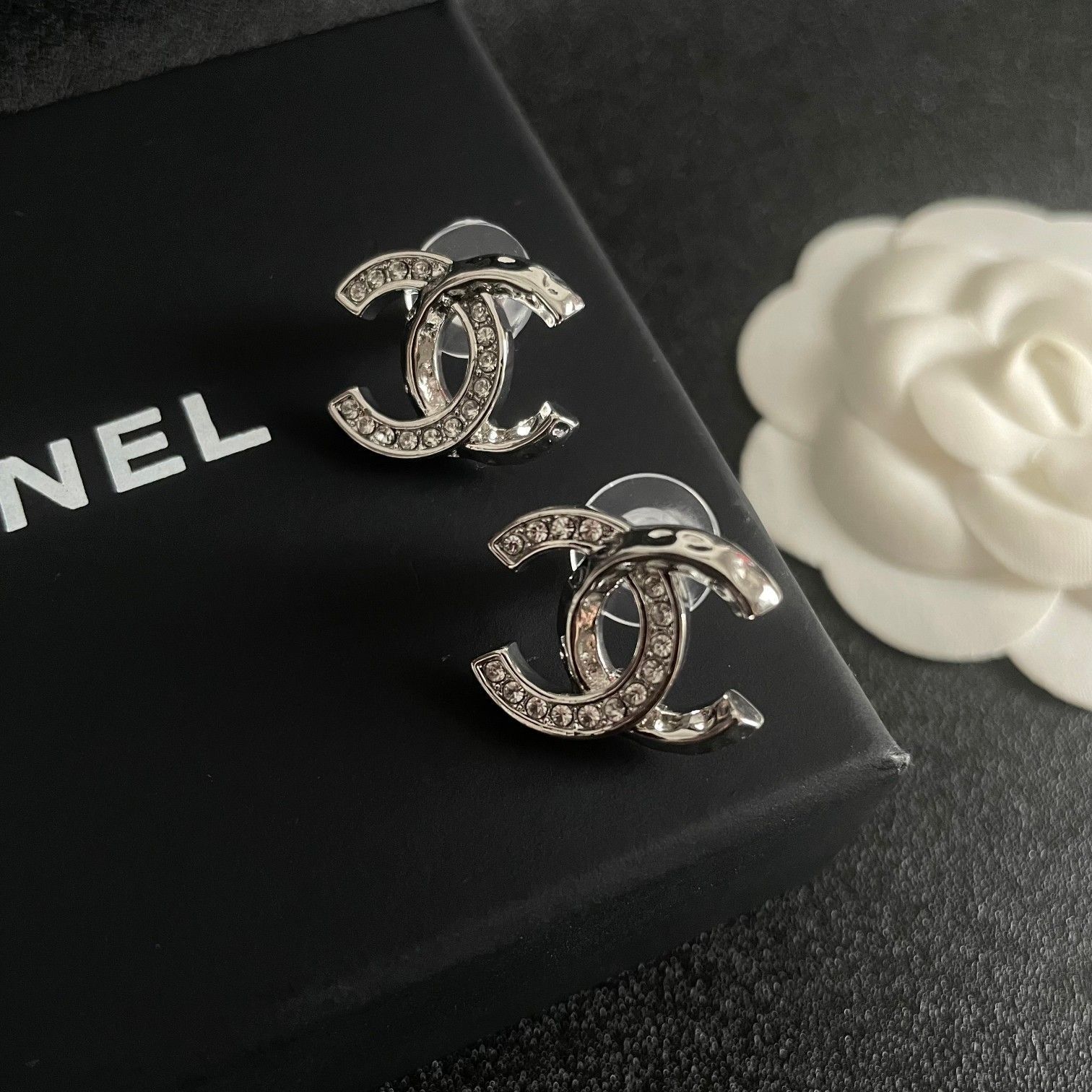 今日特価】Chanel ヴィンテージ アルファベット ピアス 送料無料