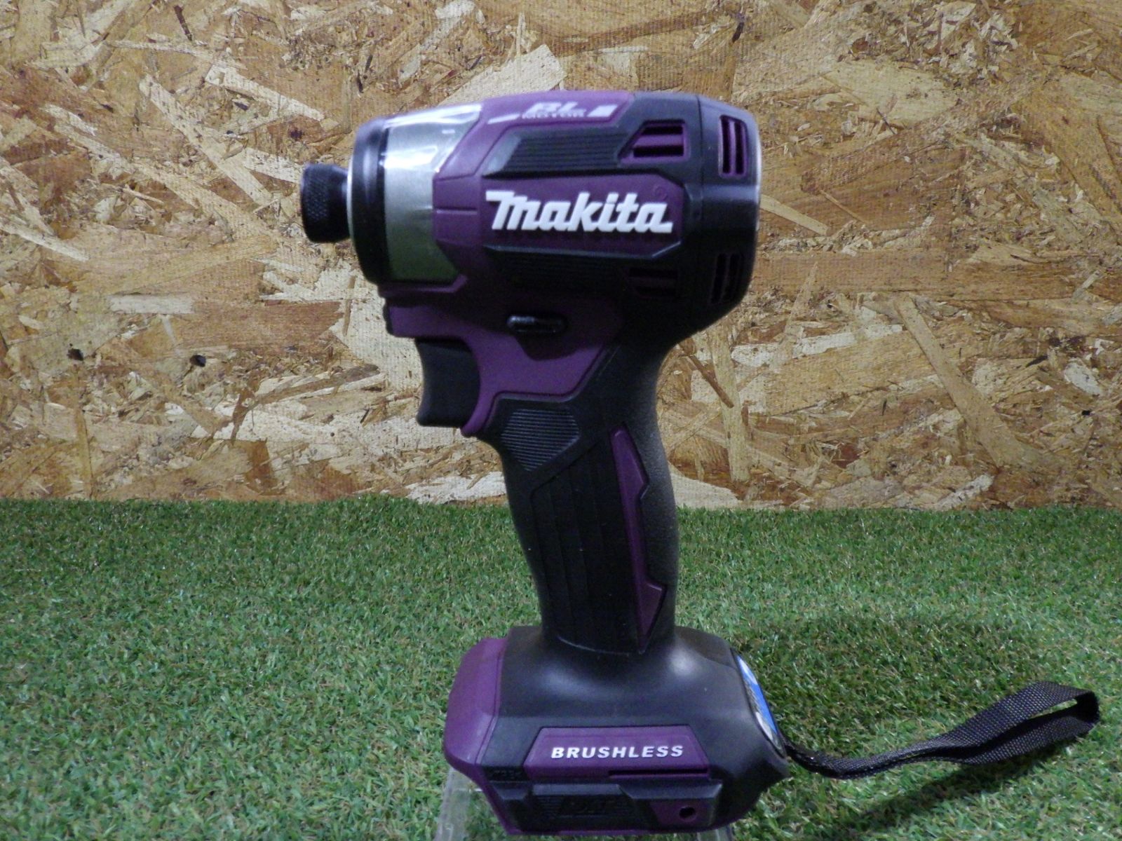 マキタ 充電式インパクトドライバ パープル TD173DZAP 本体のみ 18V バッテリ 充電器 ケース別売り 箱日焼け