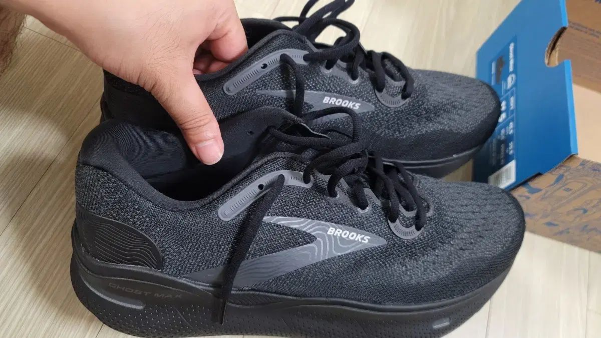 【雷市場（ポンジャン）商品韓国直送】BROOKS(ブルックス) ランニングシューズ ゴーストマックス 黒 ワイド メンズ 295