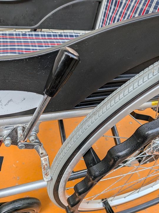  一部地域を除く タイヤ交換品 自走式車椅子 ノーパンク 日進医療器 NEOシリーズ NEO-1 KM-25-1002-03 自走用車椅子 車椅子