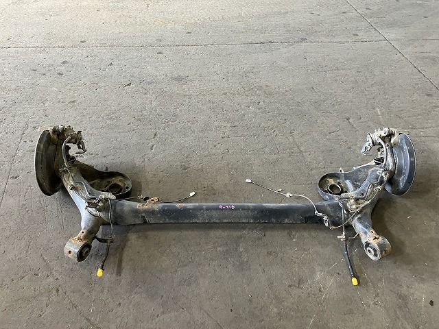 プリウス ZVW30 リアアクスルビーム S 42101-12171 070