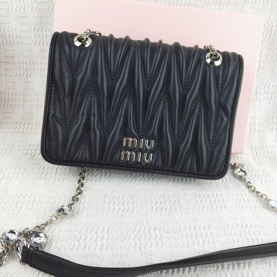 【MiuMiu直営】現地セール！マトラッセ ショルダーバッグ BLACK MIU MIU(ミュウミュウ) マテラッセチェーンショルダーバッグ