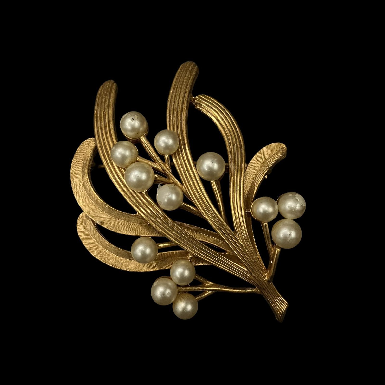 Trifari（トリファリ） ヴィンテージ ゴールドリーフ＆パール風ビーズ