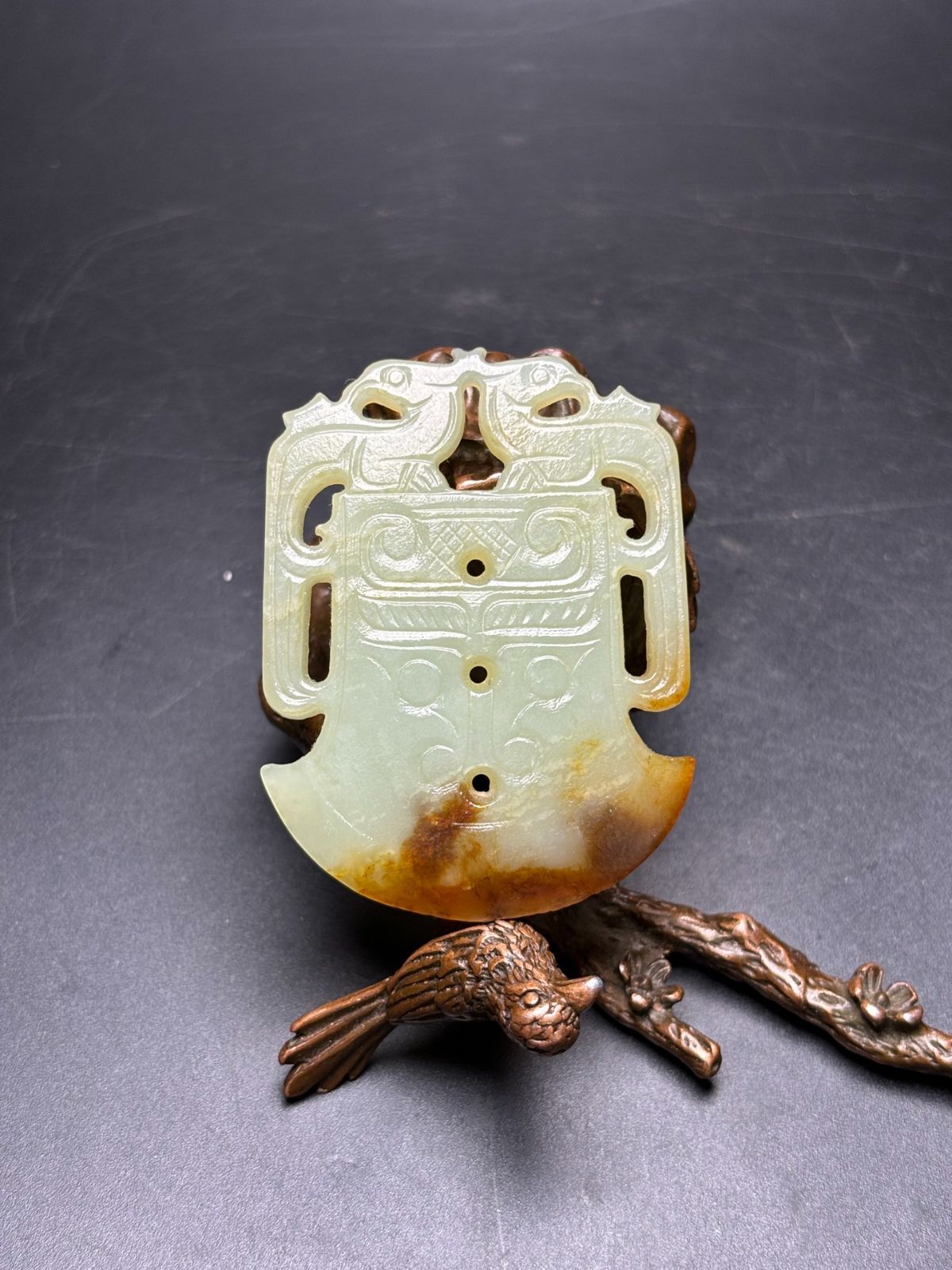 旧家蔵出し 和田玉細密彫 羊脂白玉 沁色自然 龍鳳呈祥紋 玉斧 彫刻 根付 裝身具 賞物 供養品 古美術品 収集家