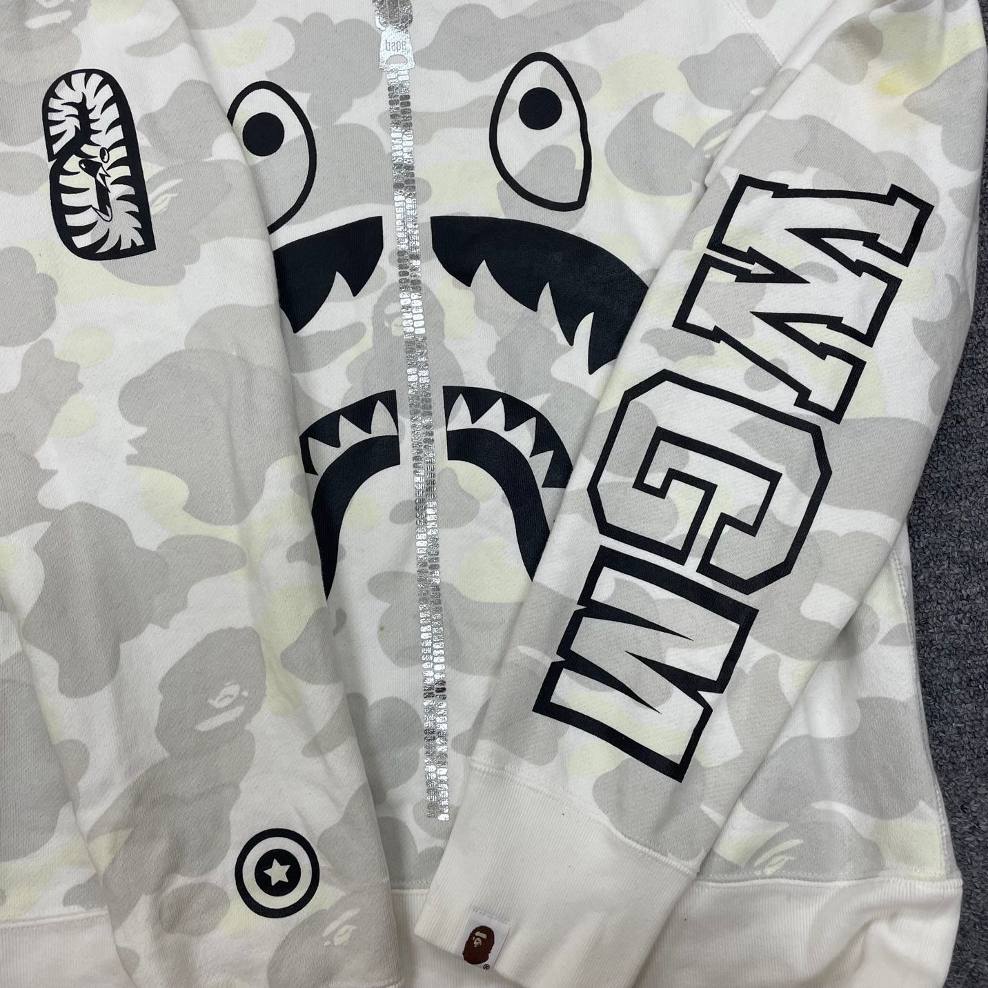 A BATHING APE 迷彩 GLOW in THE DARK シャーク クルーネック 