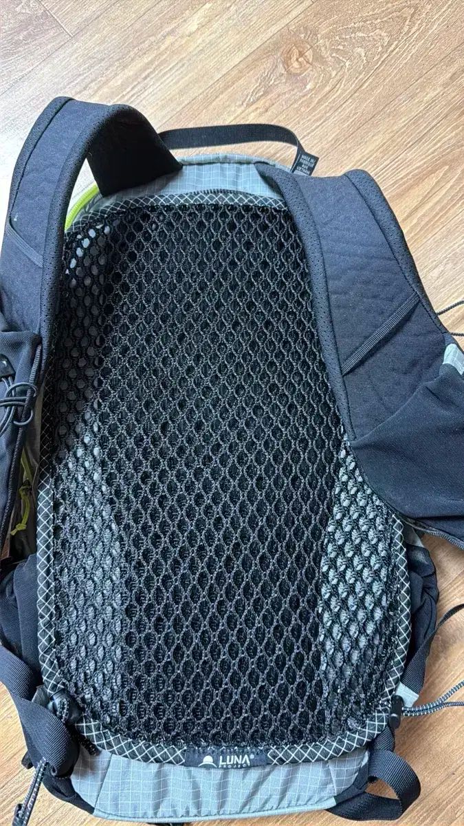 アークテリクス エアリウス 15 バックプリント