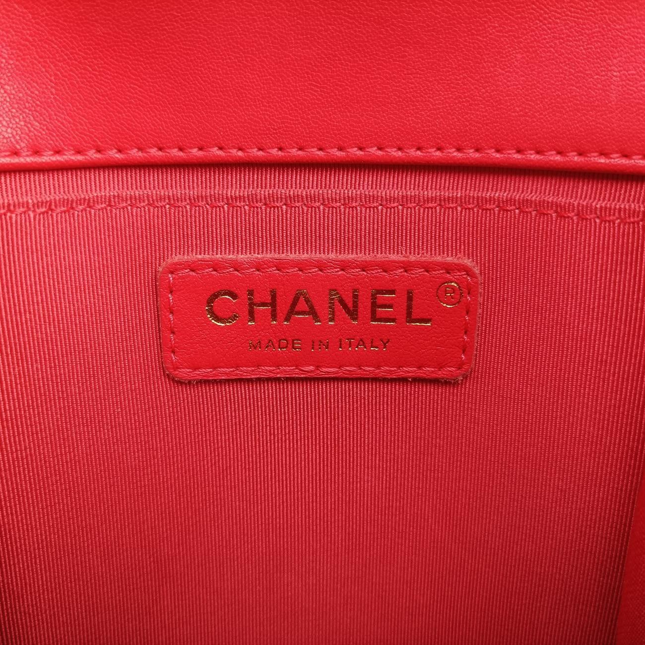 シャネルChanel縦型シックパールフラップ レッド