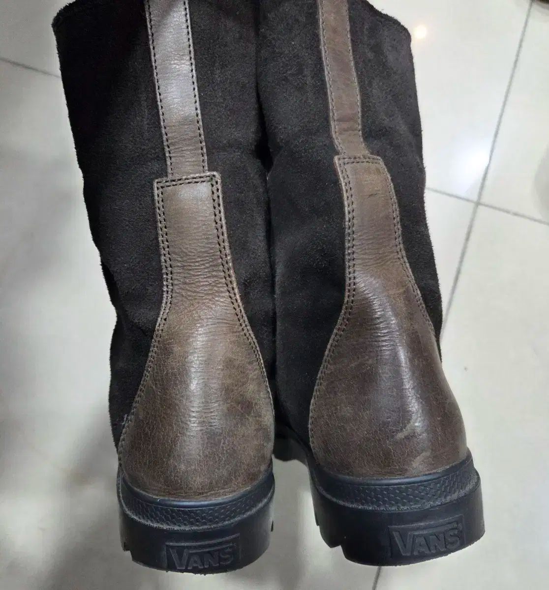 スウェード ハウンドSTUロールアップブーツ