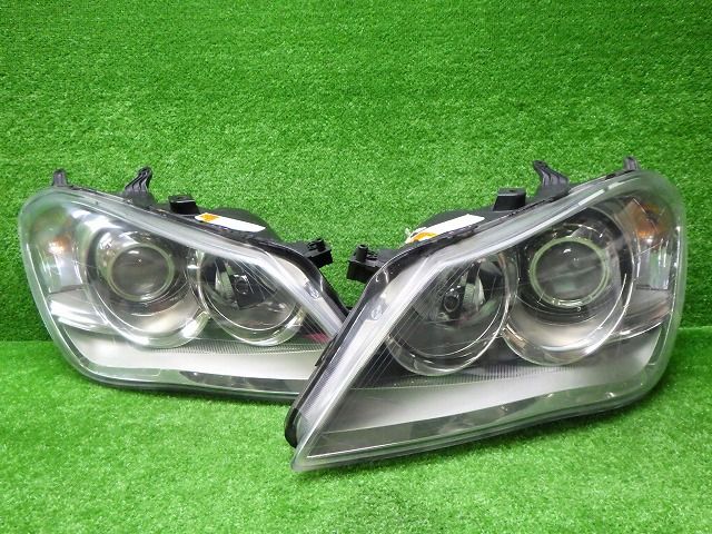 比較的キレイ　スズキ　RF91S　キザシ　ヘッドライト　左右　HID　LE07C6177X　バラスト付き　240911014　