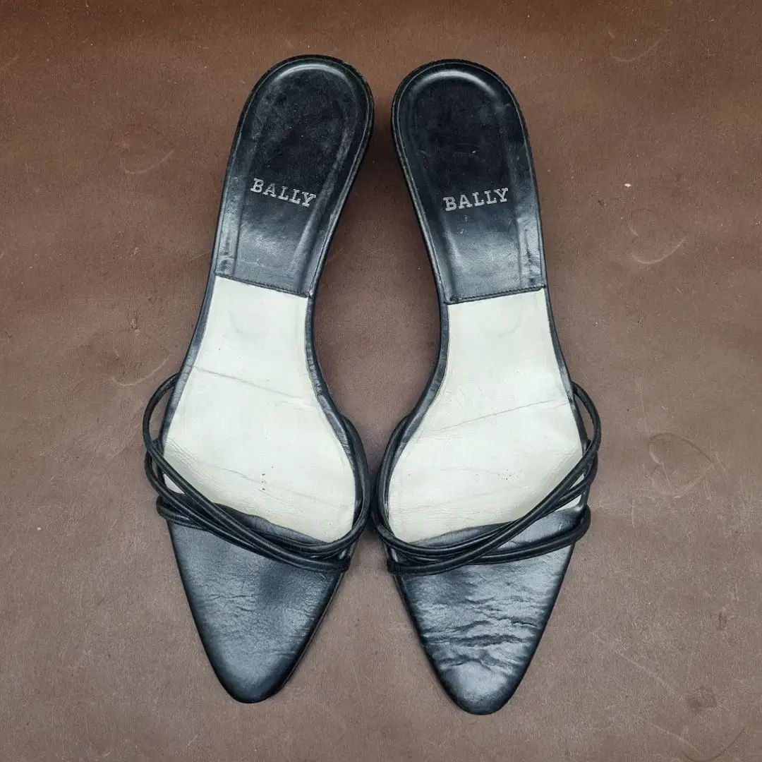 BALLY(バリー) スリッパ 37 5 240 ヒール - メルカリ