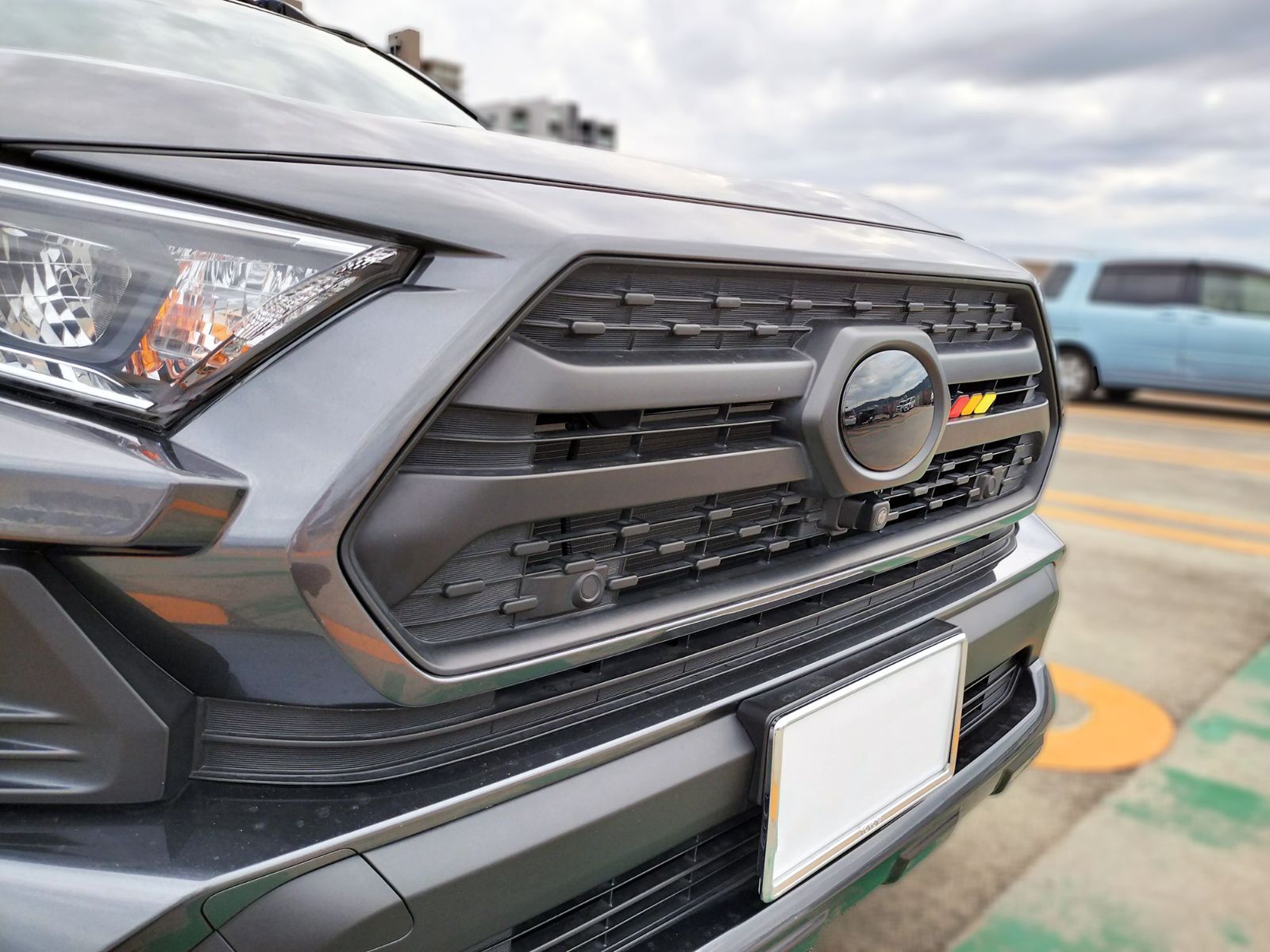Tint+何度も貼れる エンブレム スモークフィルム RAV4 50系(ブラックスモーク5％) MXAA52/MXAA54/AXAH52/AXAH54 ラブ4 rav4