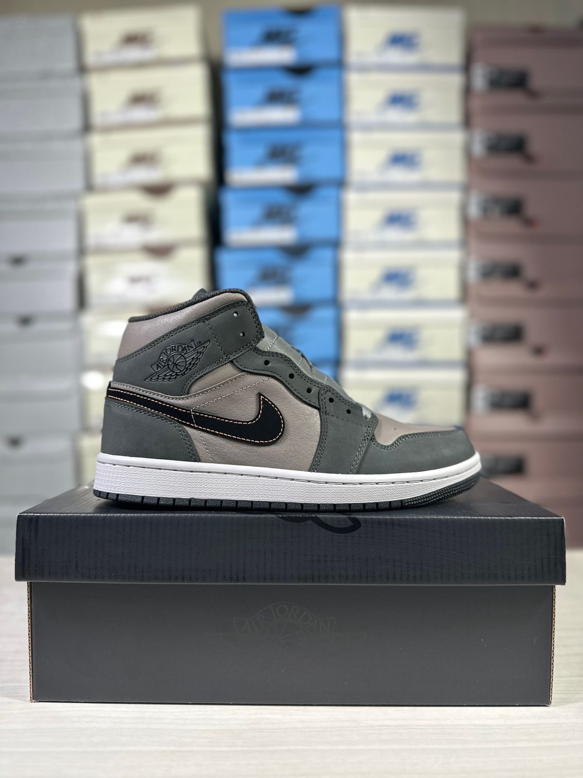 NIKE ☆ Air Jordan 1 Mid SE ‘Night Stadium’