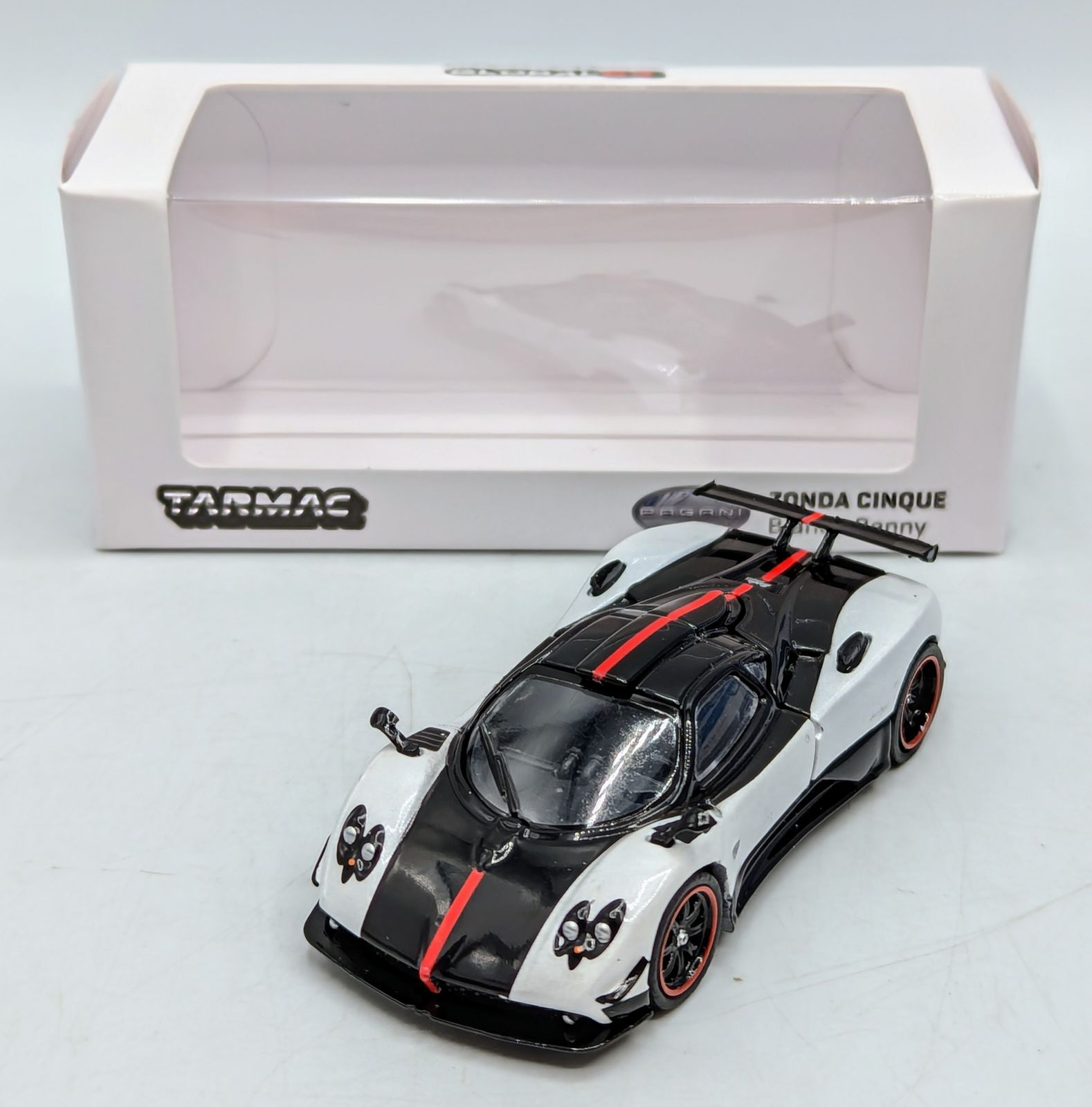 Tarmac Works 1/64 Pagani Zonda Cinque Bianco Benny