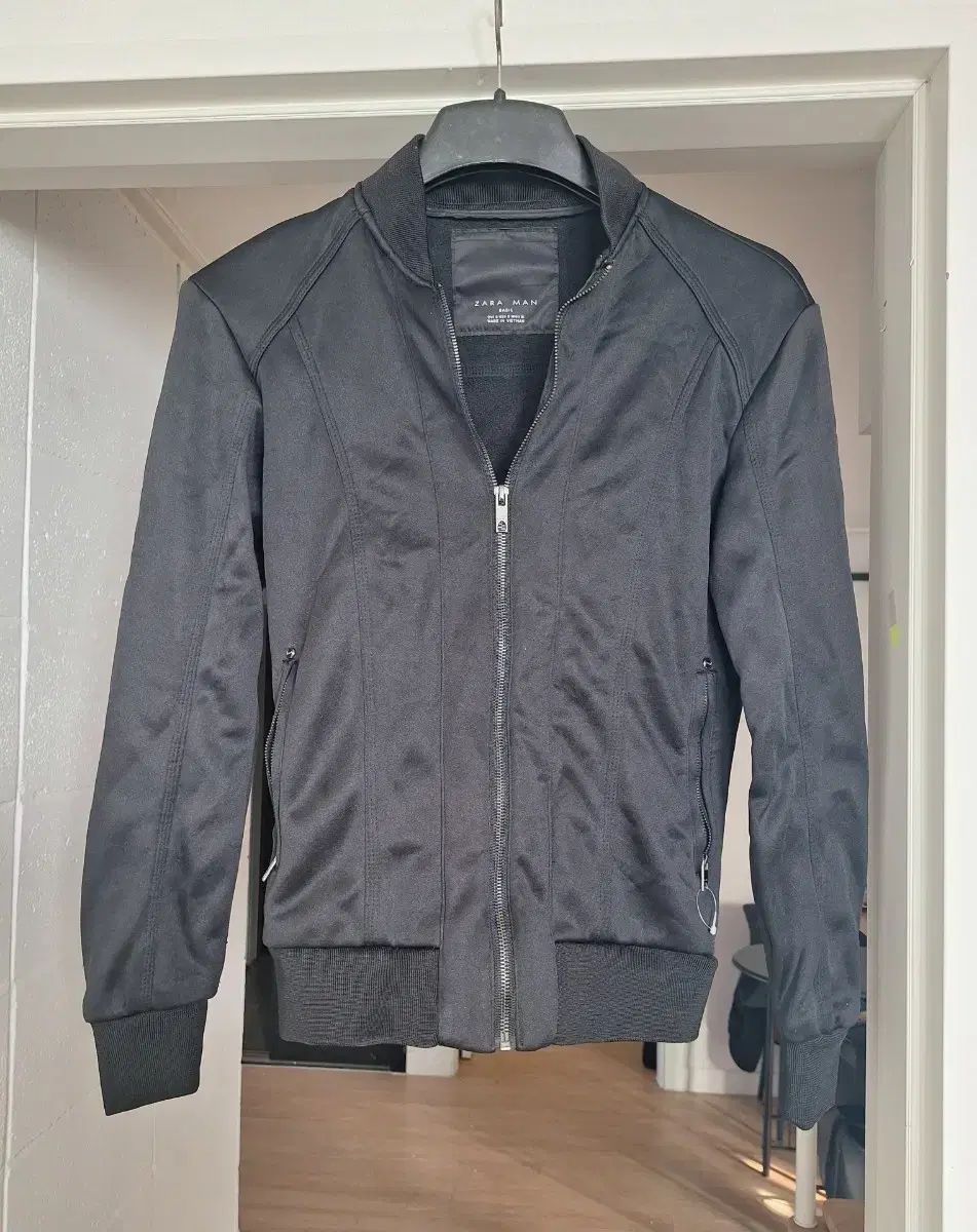 未使用 ZARA(ザラ) マン ベーシック 裏起毛 ブルゾン 80 サイズ (巻尺の写真 参考にしてください)