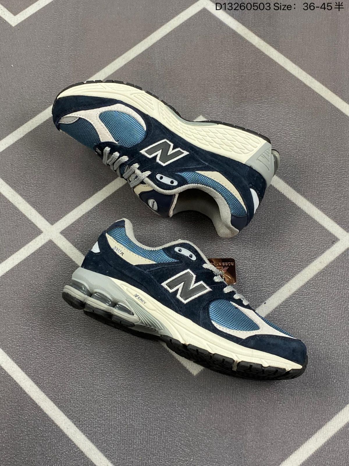 新品ニューバランス スニーカー New Balance 2002R M2002RNB