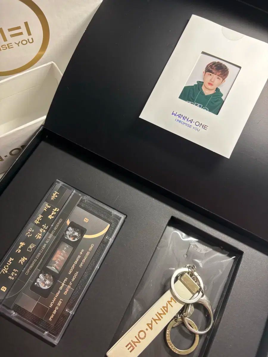 999円！特典選べる！　Wannaone ミニアルバム Wanna one ワナワン レア物 アルバムセットおまけ付き 999円！特典