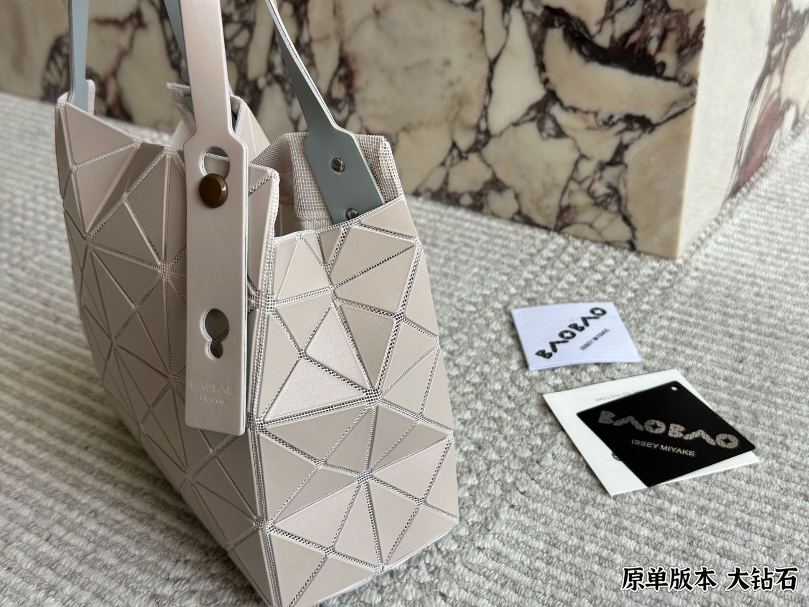 極美品　未使用級　エーディエムジェイ　ハンドバッグ　ボア　ミツバチ　アイボリー acs01186a-mo.jpg