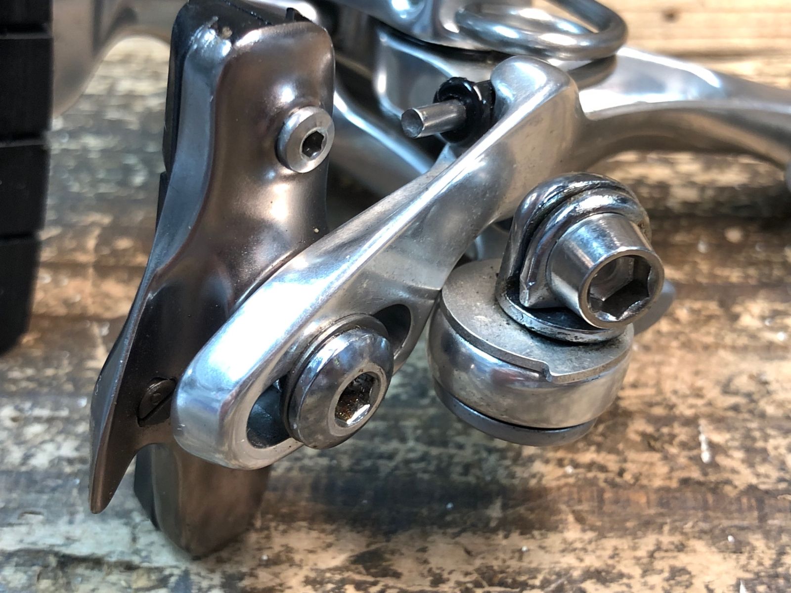 BR-7700 ブレーキキャリパー