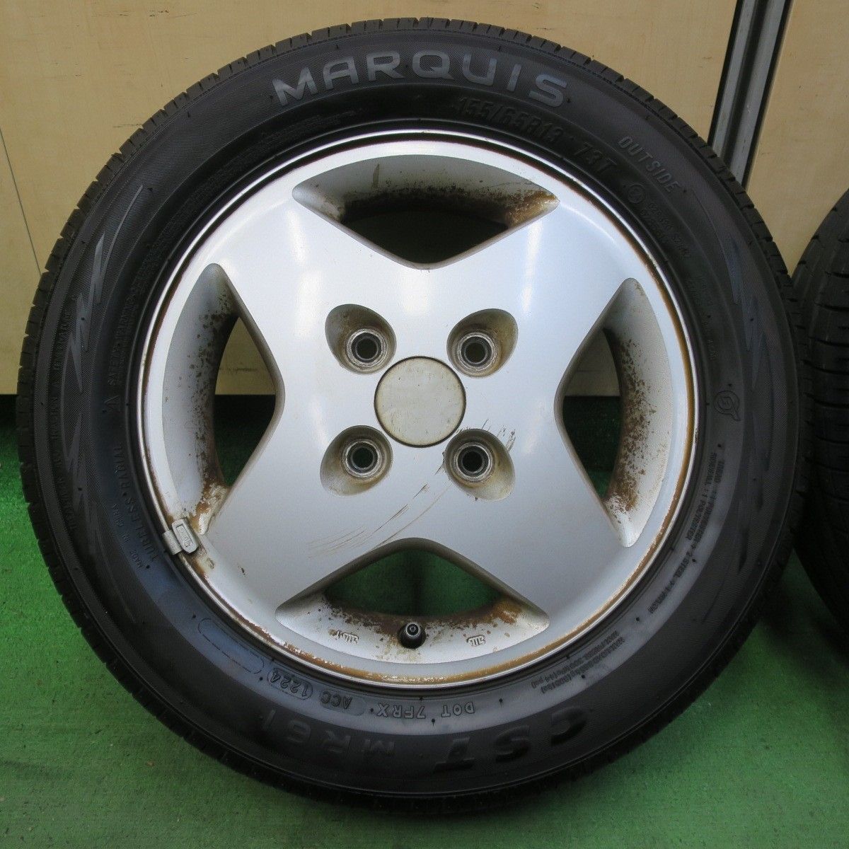 ほぼ新品　超バリ溝　215/65R15 110/108L スタッドレス　2本 ほぼ新品 超バリ溝 215/65R15 110/108L スタッドレス 2本 185