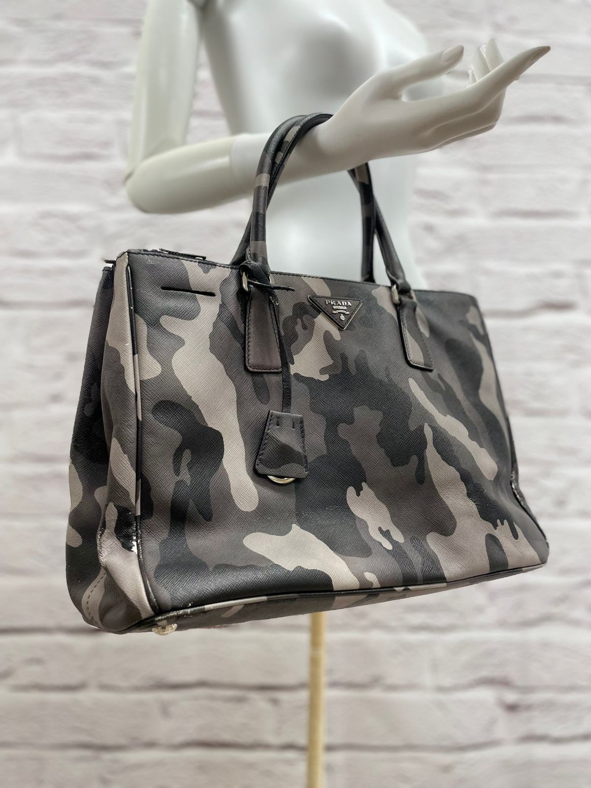 プラダ レザートート 迷彩 PRADA バッグ B2274P - メルカリ