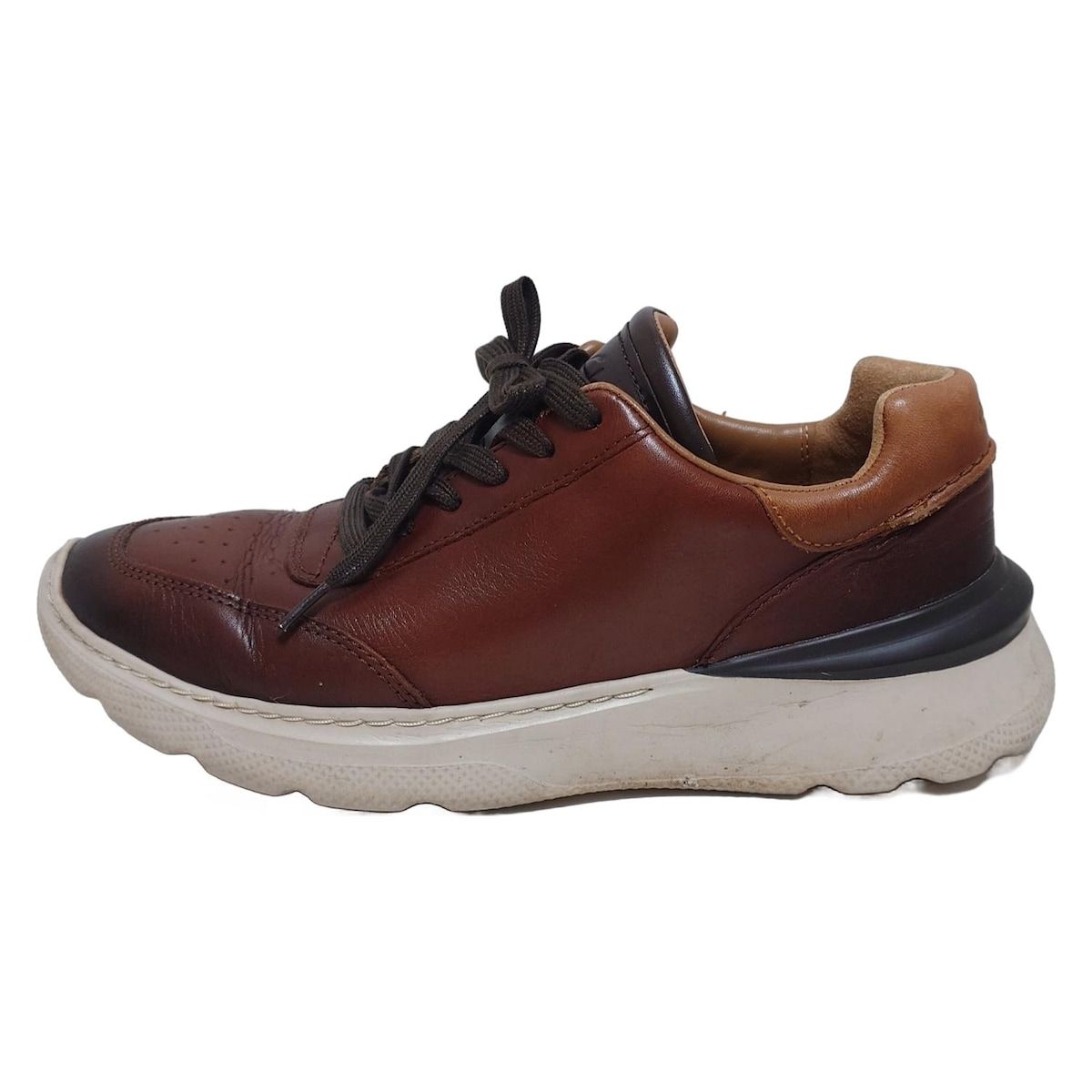 Clarks(クラークス) スニーカー 39 1/2 メンズ - ブラウン