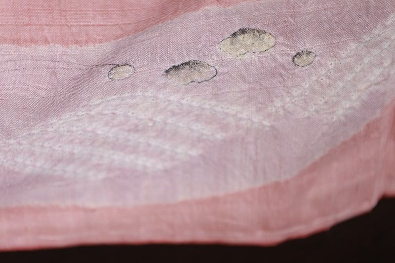 訪問着　新品未使用品　真綿紬　辻ヶ花　桜色濃淡　白　墨　桶絞り　B937 訪問着 新品未使用品 真綿紬 辻ヶ花 桜色濃淡 白 墨 桶絞り B937
