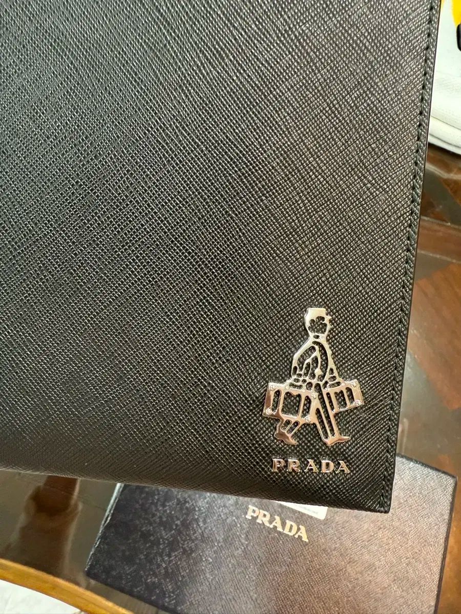 PRADA プラダ