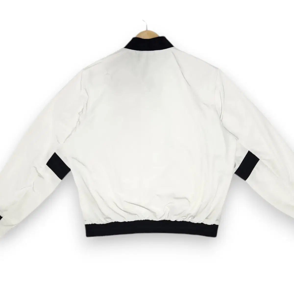 DESCENTE(デサント) ウィンドブレーカー (白)」 95 サイズ