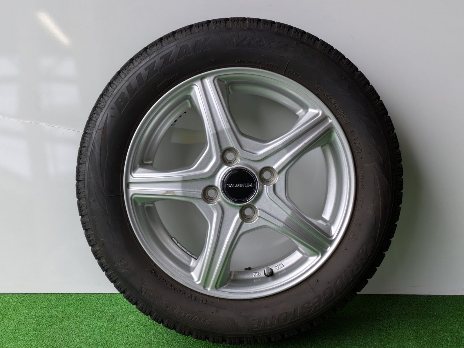 14インチアルミホイール付きスタッドレスタイヤ4本