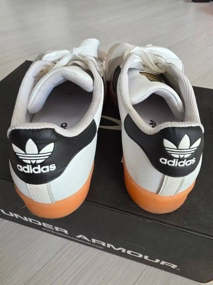  アディダス 白黒 スニーカー 230 その他 靴