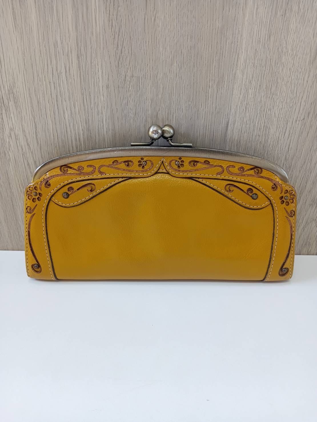 中古品】 Dakotaダコタ デイジー がま口 長財布 黄イエロー